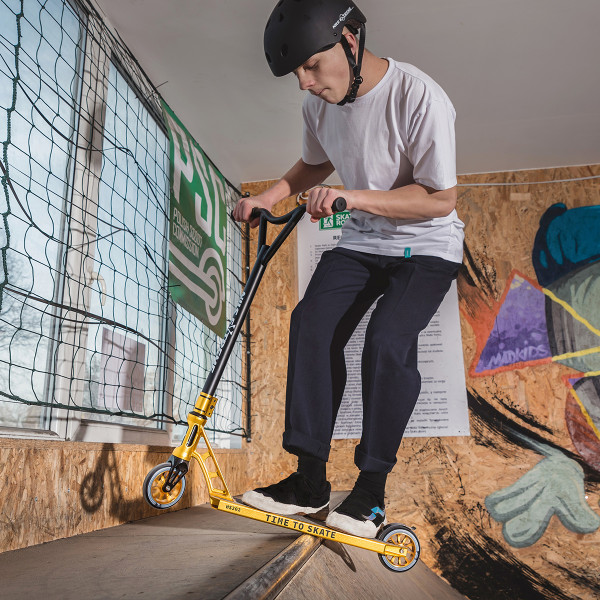 HS202 PRO BLACK-GOLD STUNT SCOOTER NILS EXTREME