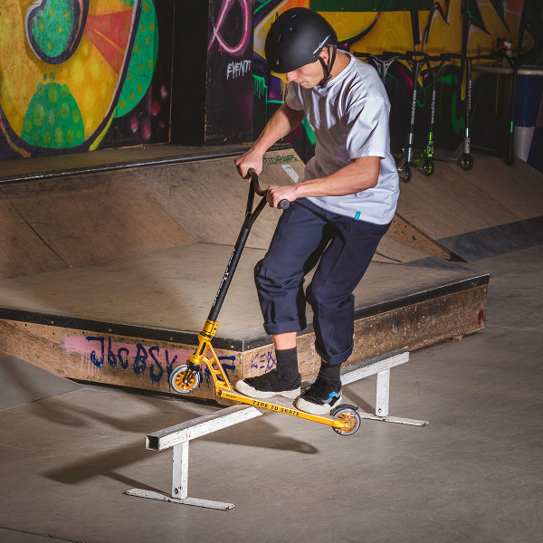 HS202 PRO BLACK-GOLD STUNT SCOOTER NILS EXTREME