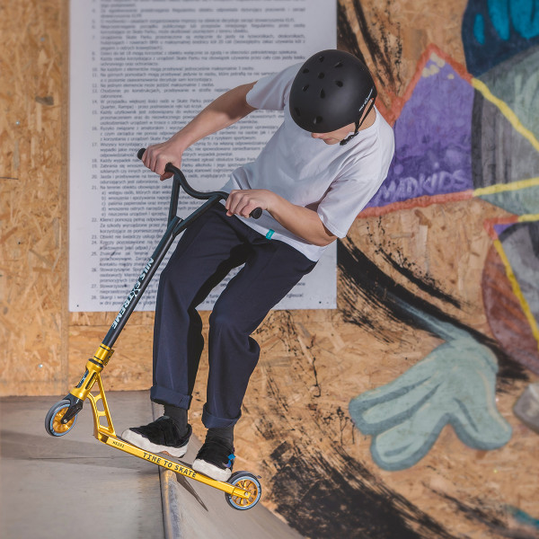 HS202 PRO BLACK-GOLD STUNT SCOOTER NILS EXTREME
