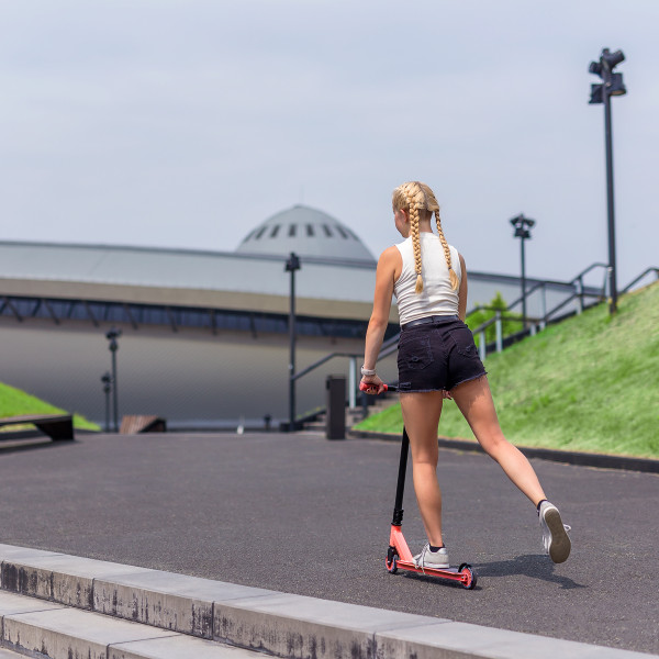SCHWARZ-ROT STUNT ROLLER NILS EXTREME