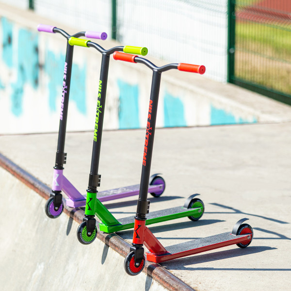 SCHWARZ-ROT STUNT ROLLER NILS EXTREME