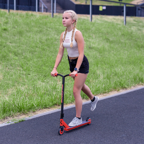 SCHWARZ-ROT STUNT ROLLER NILS EXTREME