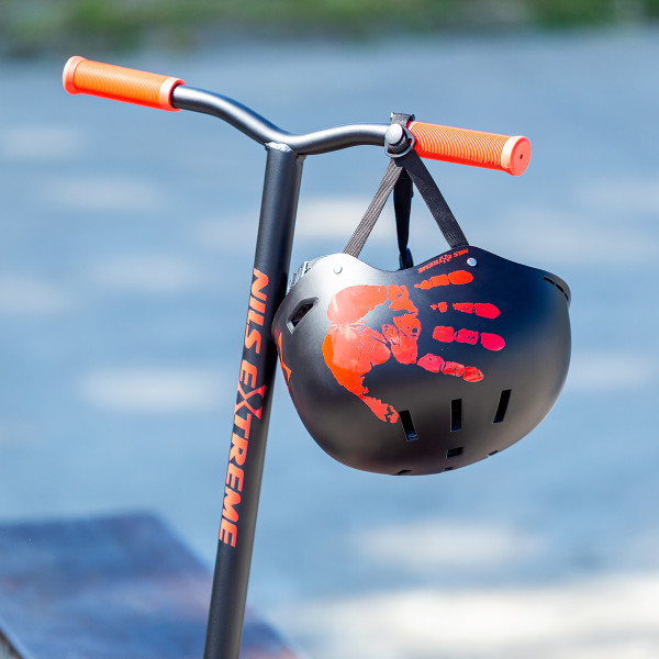 SCHWARZ-ROT STUNT ROLLER NILS EXTREME